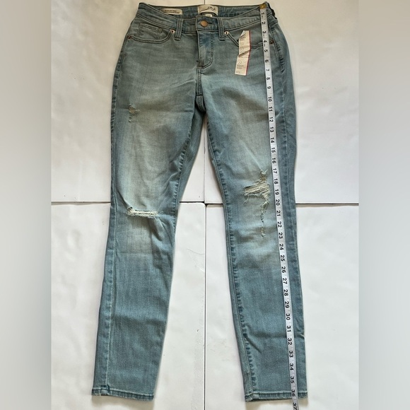 Universal Thread Women's Light Blue Mid-Rise Curvy Skinny Distressed Jeans Sz 4 - Picture 8 of 12